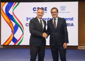 Saludo Antonio Garamendi y  Emanuele Orsini en la bilateral de CEOE y Confindustria