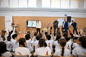 'Olegario, el duende empresario', llega a los coles 