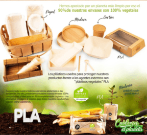Imagen promocional de envases ecológicos de la marca Viena Capellanes. Se muestran diferentes tipos de envases y utensilios fabricados con materiales vegetales: papel, madera, cartón y plástico vegetal PLA. Los objetos incluyen bandejas, vasos, cajas y cubiertos. El texto indica que el 90% de los envases son 100% vegetales y que los plásticos utilizados son PLA, un material compostable. En la parte inferior hay mazorcas de maíz, una planta joven y un envase de sándwich, destacando el compromiso con el cuida