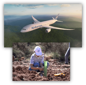 Avión de Air Europa volando sobre un paisaje natural y, debajo, una persona plantando un árbol en una actividad de reforestación.