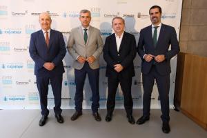 Reunión con el vicepresidente del gobierno de Canarias; Manuel Domínguez; el viceconsejero de Economía e Internacionalización, Gustavo González de Vega, y el presidente de la Confederación Canaria de  Empresarios, Pedro Ortega.