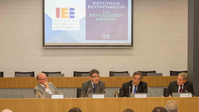 Álvaro Nadal, Juan Rosell, José Luis Feito y Julio Linares presentaron la obra La Revolución Digital 